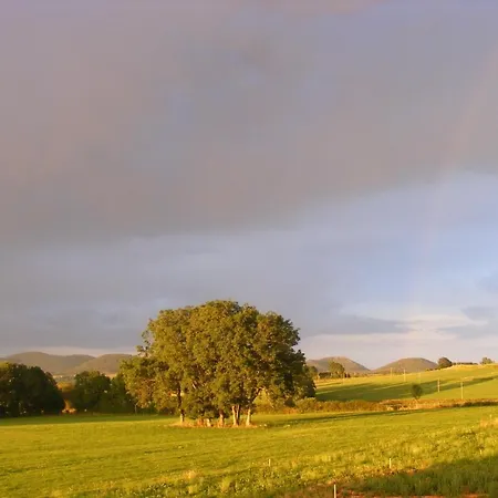 Logis Crozas La Poupe فندق مبيت وإفطار 3*